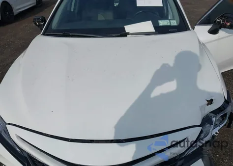 2020 Toyota Camry Le Hybrid z USA, uszkodzony, nr VIN 4T1E31AK6LU009314